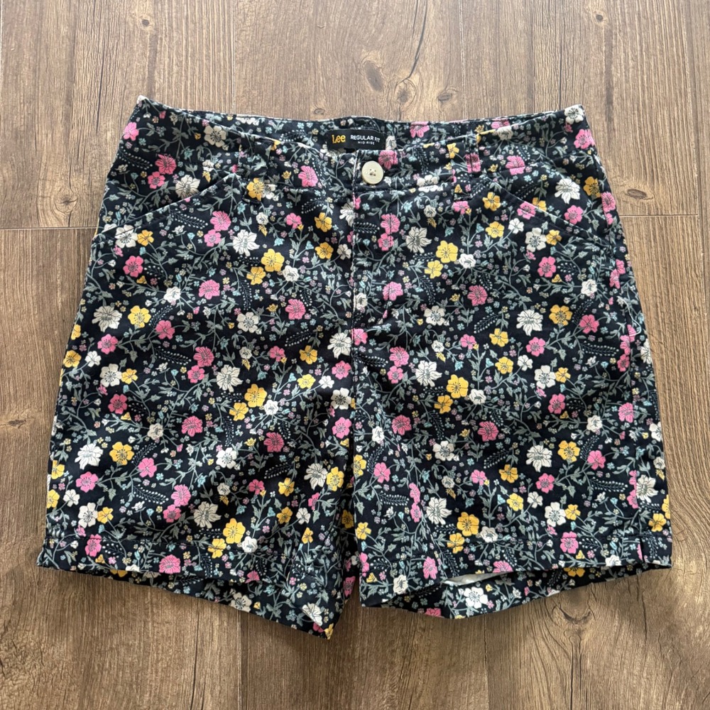 Lee Regular Fit Floral Shorts Black Pink Yellow Mid-Rise Women Size 10 Medium